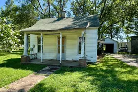 810 Center St, Pleasanton KS, 66075