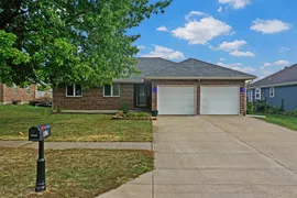 417 E Lawn Cir, Odessa MO, 64076