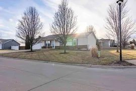 825 Warrior Ridge Dr, Warrenton MO, 63383